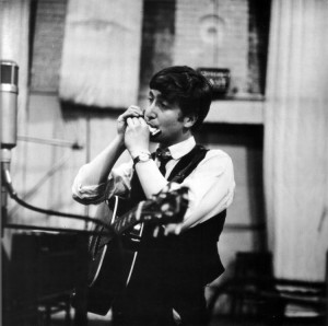 ジョン・レノン ハーモニカ 写真